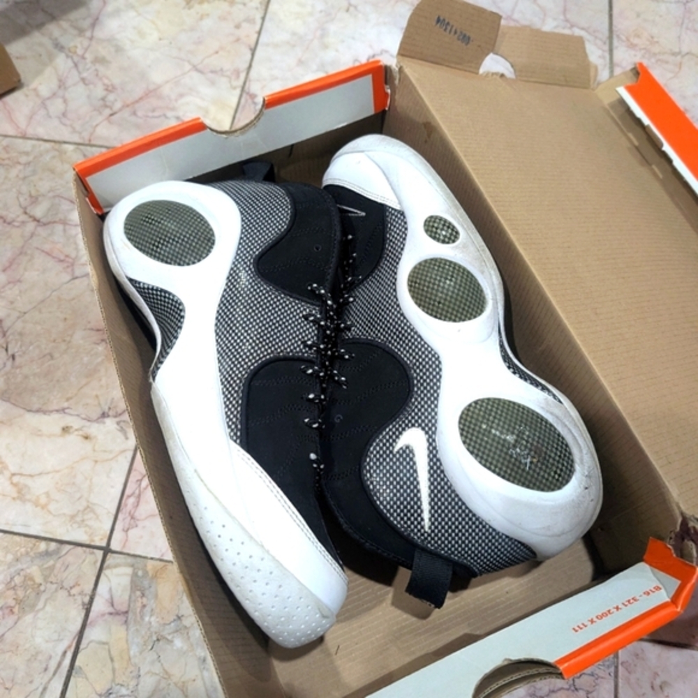 Nike Black and White Sneakers